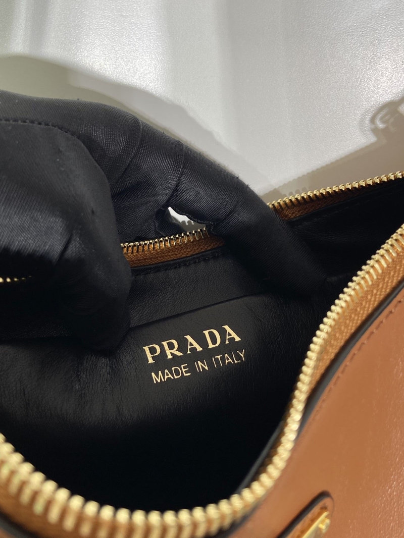Pra*a hobo bags
